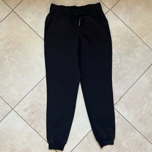 Lululemon On The Fly Jogger in Black Size 4
